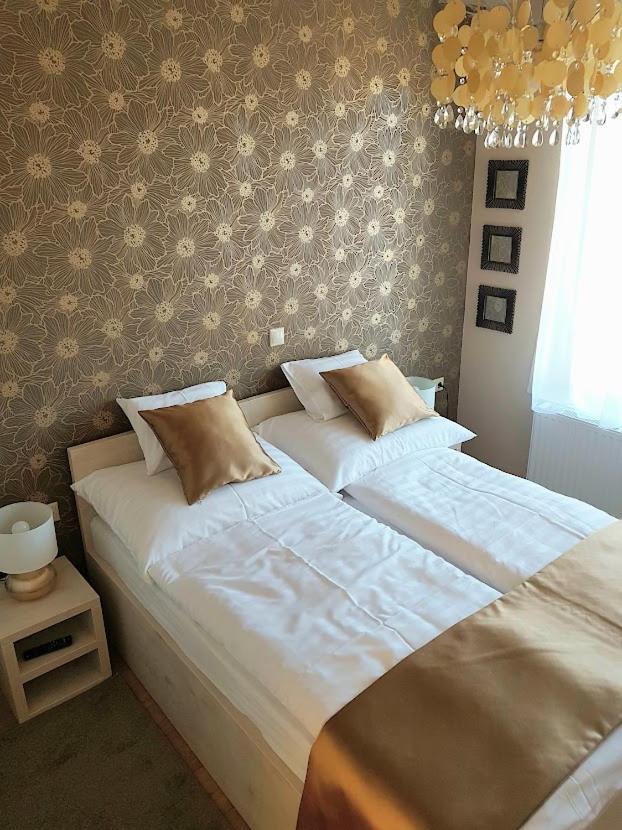 Silver Lodge Apartment 1 Eger Buitenkant foto